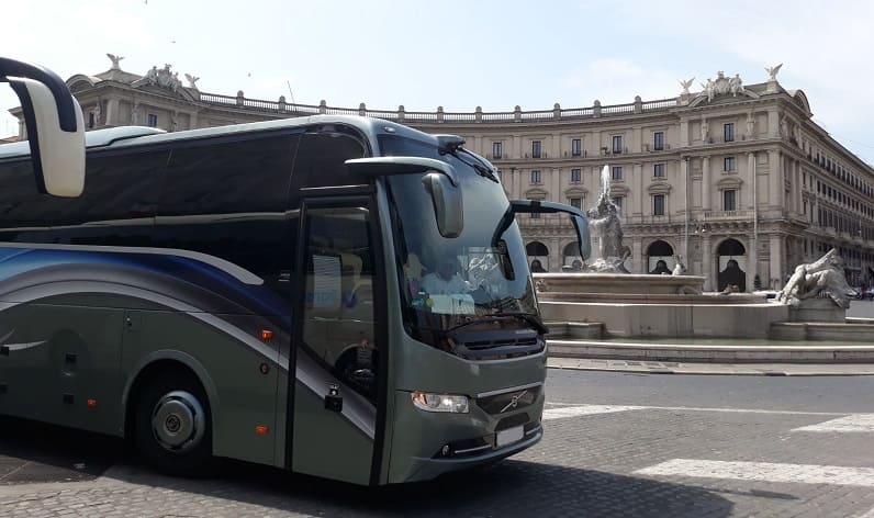 Tuscany: Bus rental in Lucca in Lucca and Italy